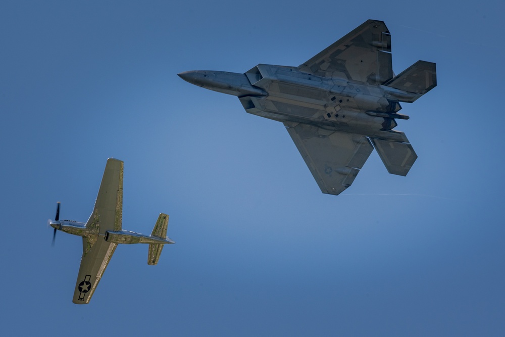 F-22 Raptor Demo Team takes to the skies