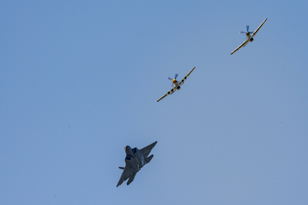 F-22 Raptor Demo Team takes to the skies