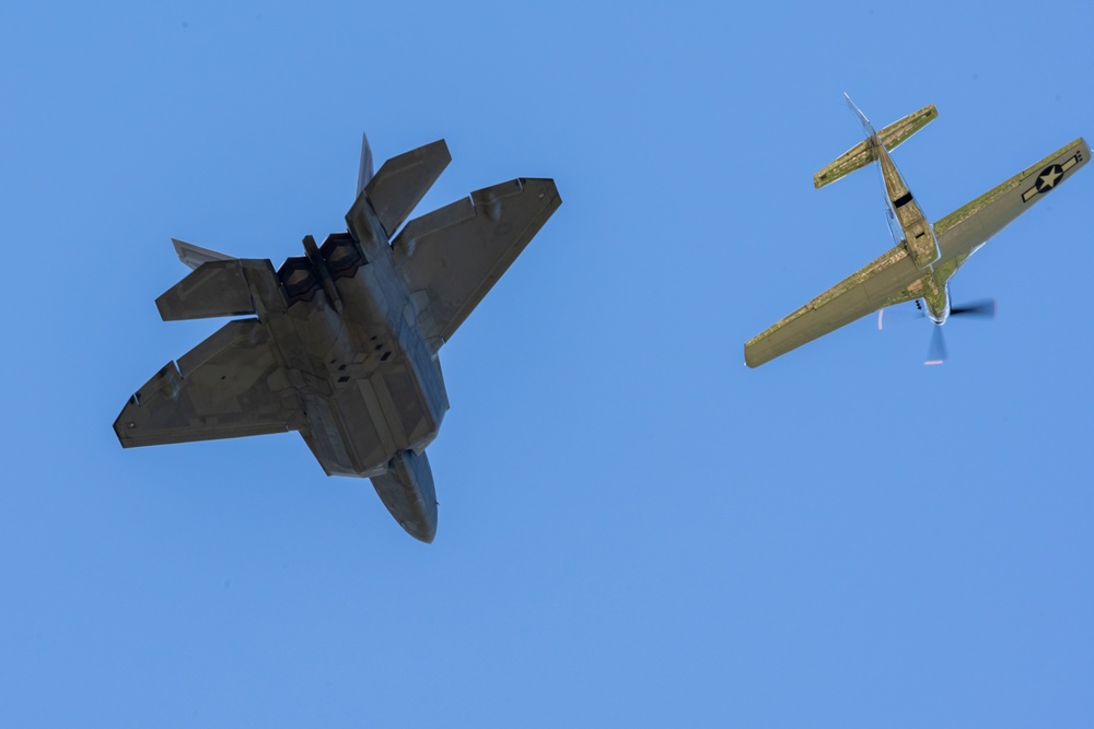 F-22 Raptor Demo Team takes to the skies