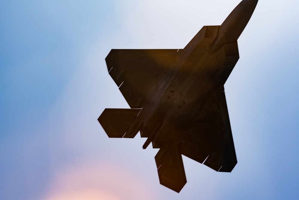 F-22 Raptor Demo Team takes to the skies