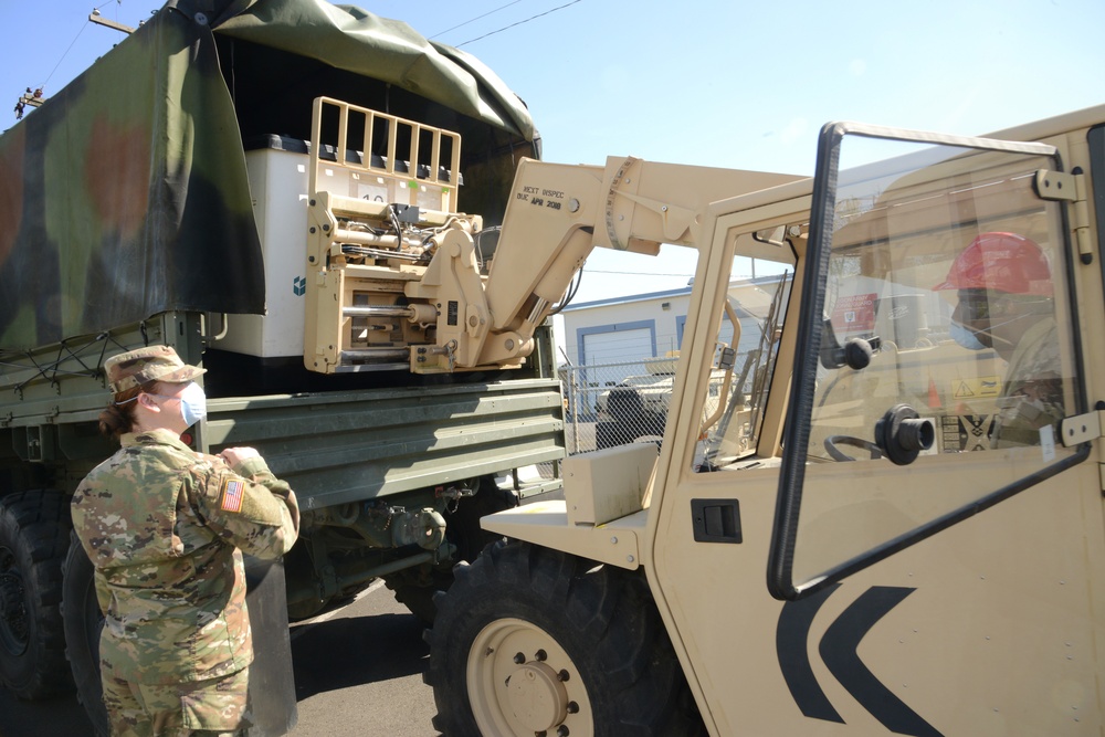 Oregon Guardsmen help distribute medical supplies