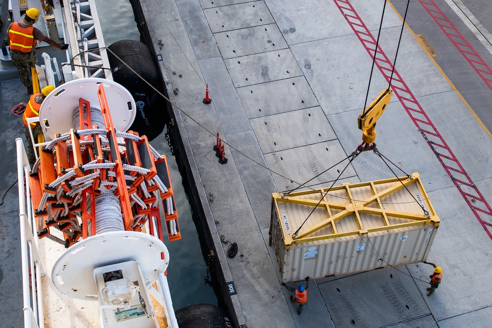 Sailors and Marines Offload EMF From USNS DAHL