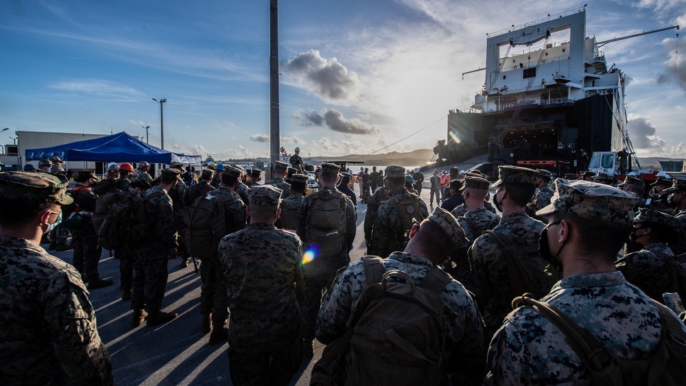 Sailors and Marines Offload EMF From USNS DAHL