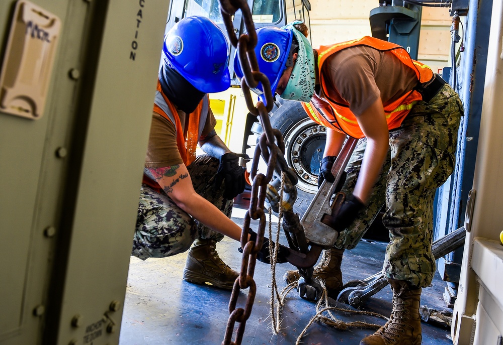 Sailors and Marines Offload EMF From USNS DAHL