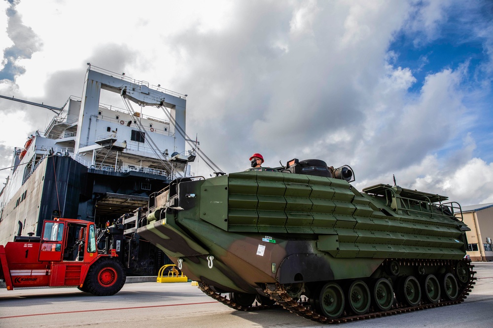 Sailors and Marines Offload EMF from USNS DAHL