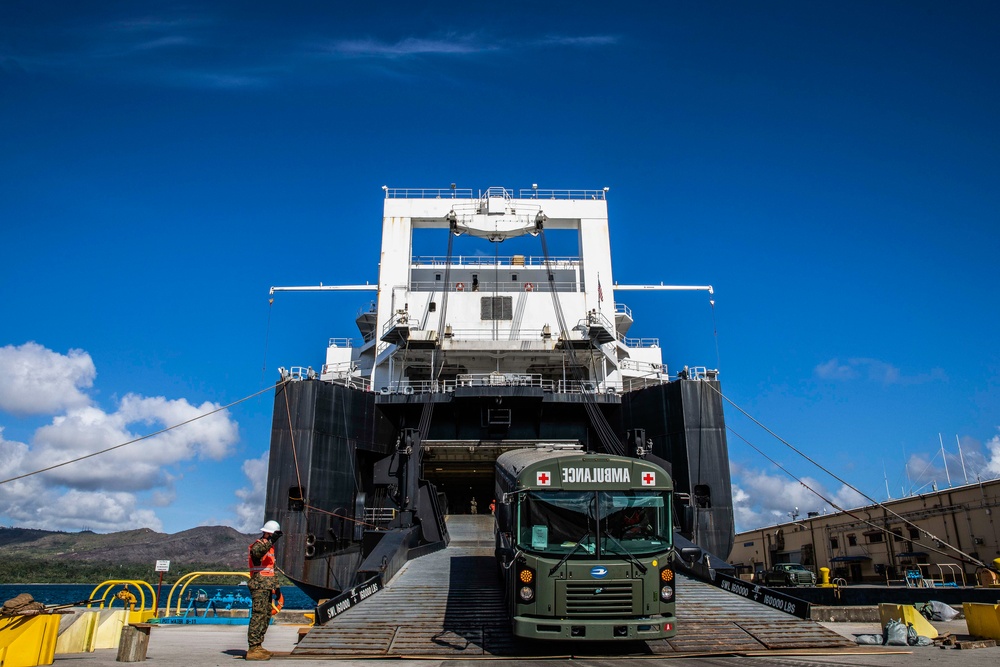 Sailors and Marines Offload EMF from USNS DAHL