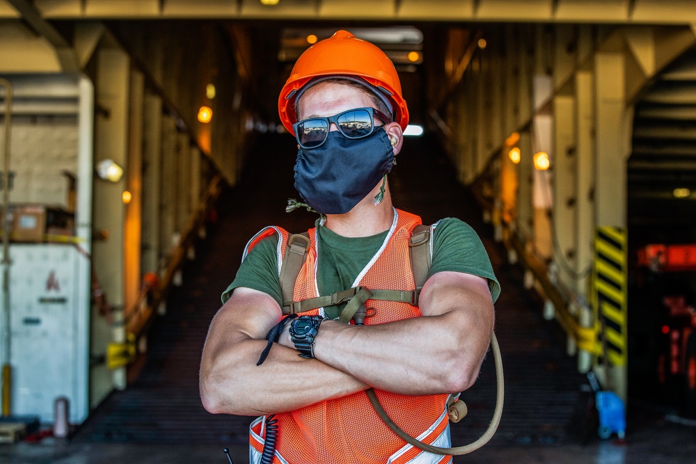 U.S. Marines and Sailors Offload EMF from USNS DAHL