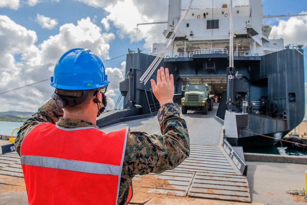 Sailors and Marines Offload EMF From USNS DAHL