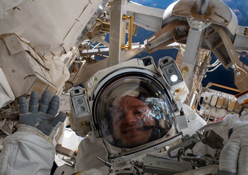 Army officer to return to Earth after 272-day mission in space