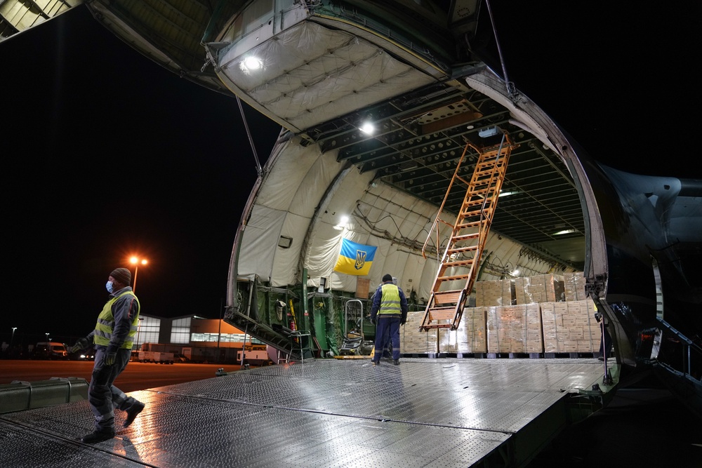 Ukrainian Cargo Plane Delivers Medical Supplies as Part of Project Airbridge