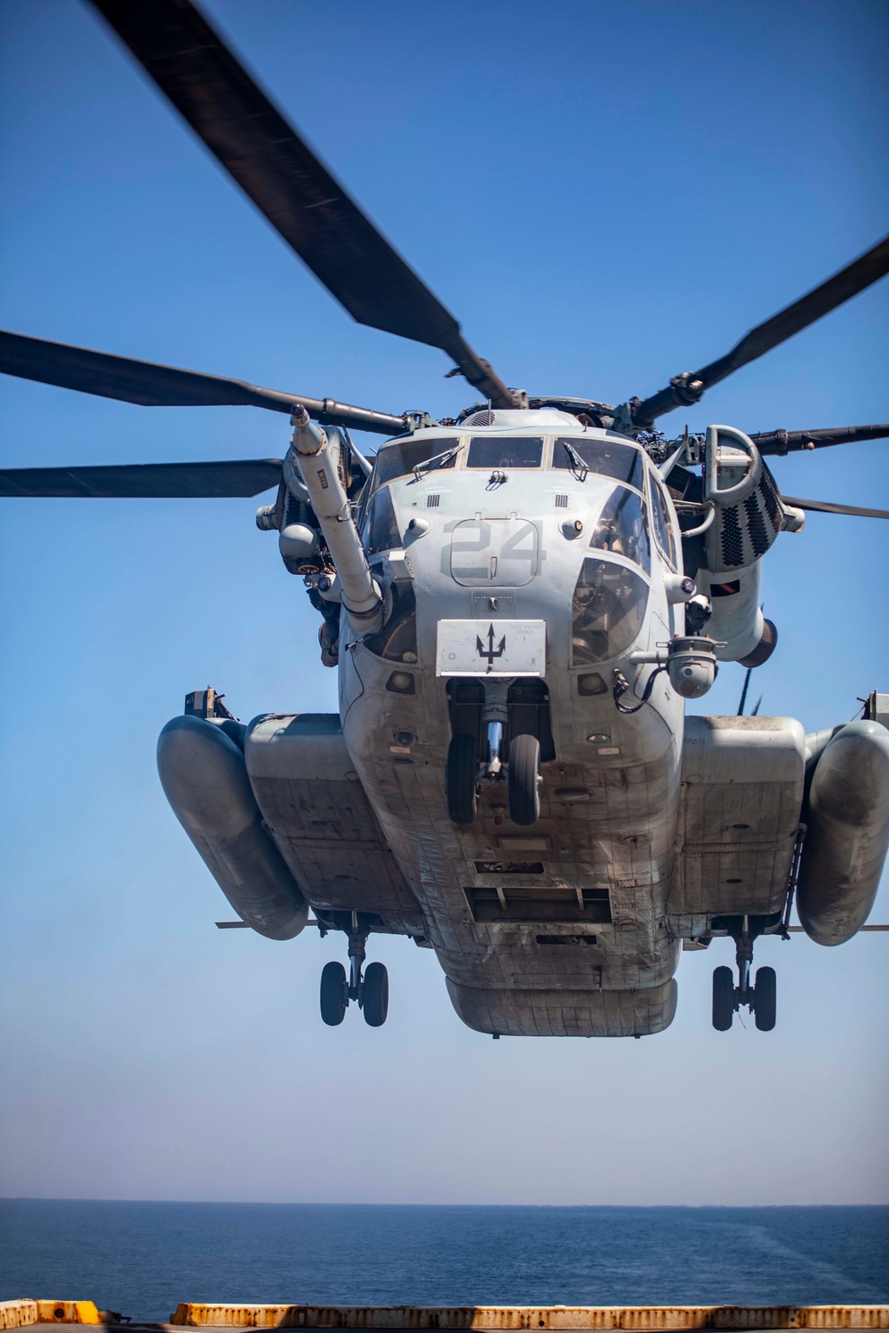 Sailors take part in flight operation