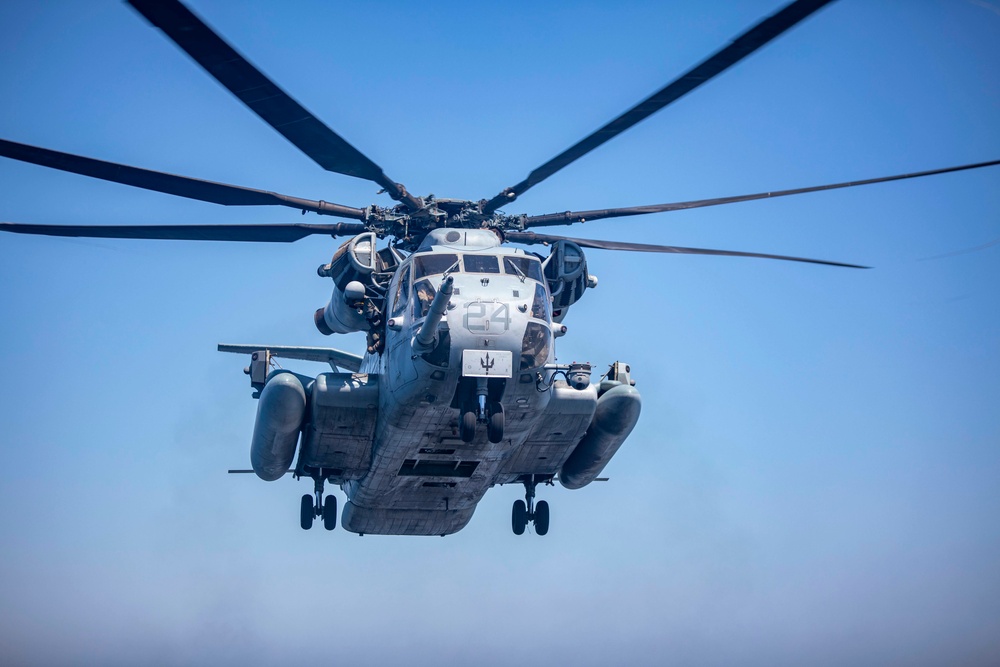 Sailors take part in flight operation