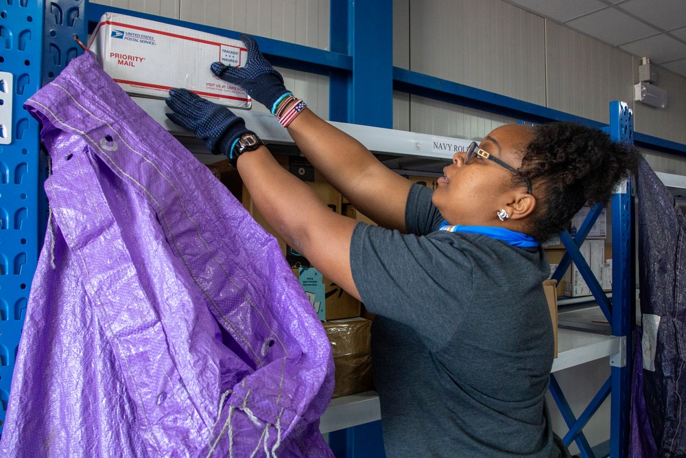 Mail delivered to Erbil Air Base