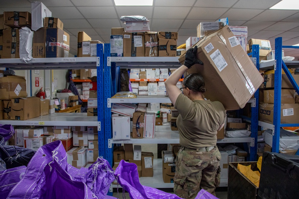 Mail delivered to Erbil Air Base
