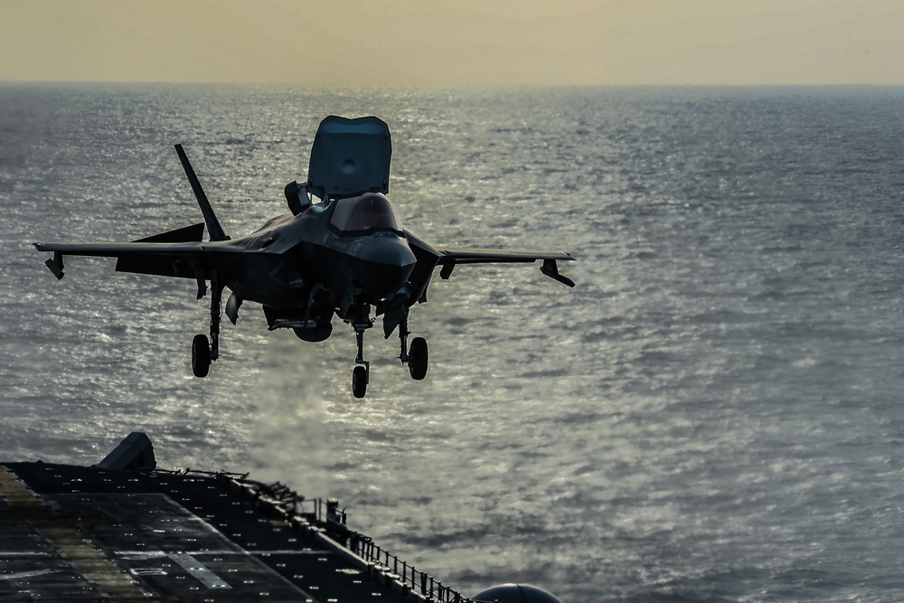 31st MEU, USS America conduct flight operations in South China Sea