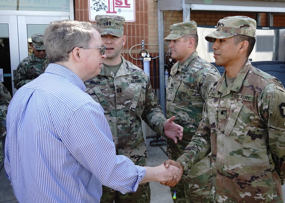 Dignitaries visit Southwest Border to meet the troops