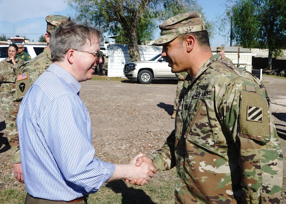 Dignitaries visit Southwest Border to meet the troops