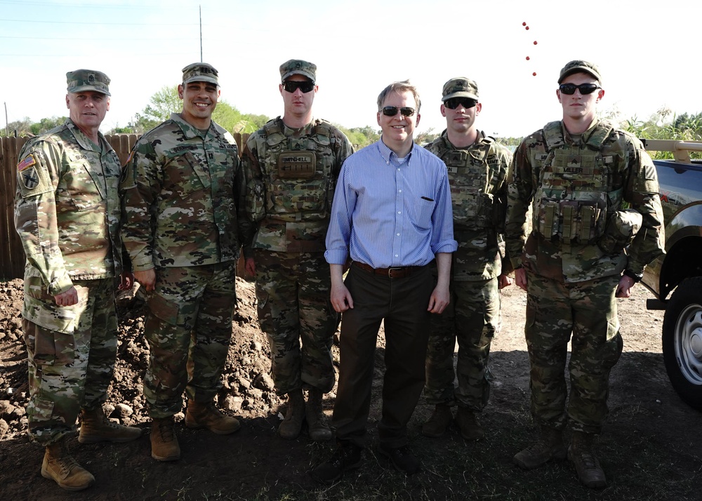 Dignitaries visit Southwest Border to meet the troops