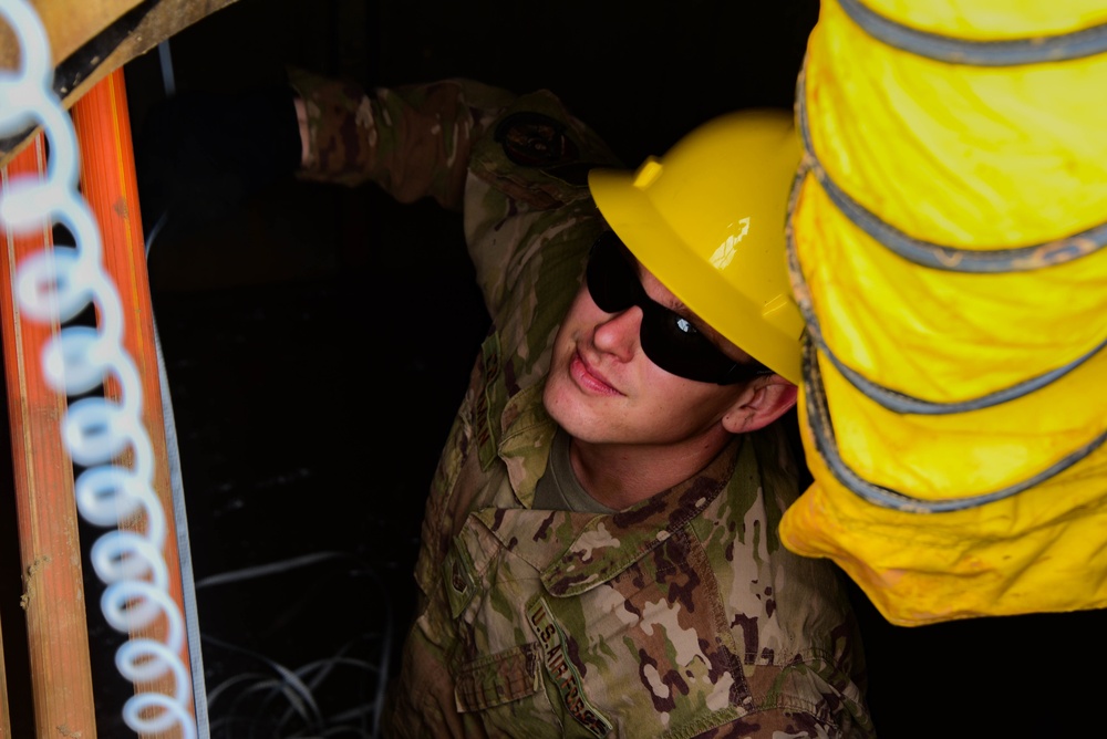 241st Engineering Installation Squadron installs fiber optic cable at McGhee Tyson Air National Guard Base