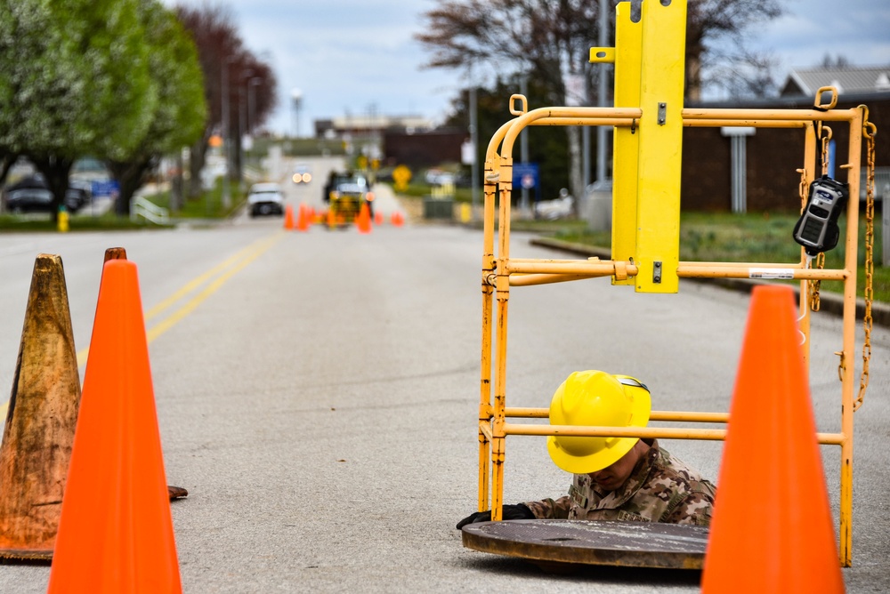 241st Engineering Installation Squadron installs fiber optic cable at McGhee Tyson Air National Guard Base