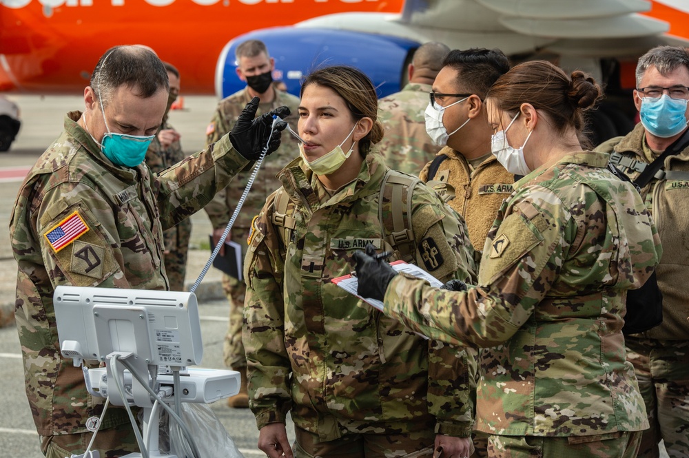 Soldiers with the 94th CSH arrive at Hanscom