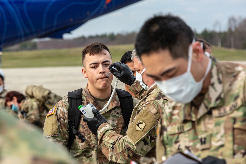 Soldiers with the 94th CSH arrive at Hanscom