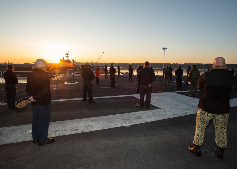 Nimitz Sailors Participate In Easter Sunday Sunrise Service