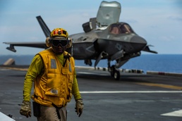 31st MEU, USS America conduct flight operations in South China Sea
