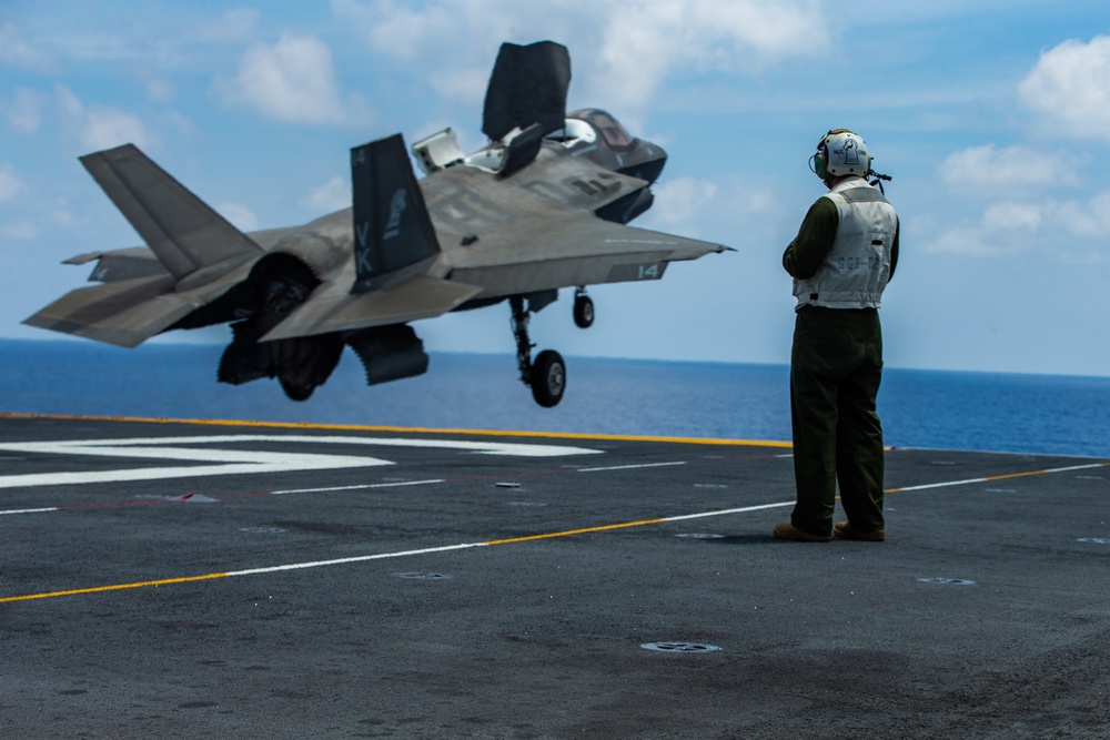 31st MEU, USS America conduct flight operations in South China Sea