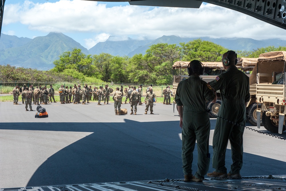 Hawaii Guardsmen airlifted to neighbor islands, assist COVID-19 response
