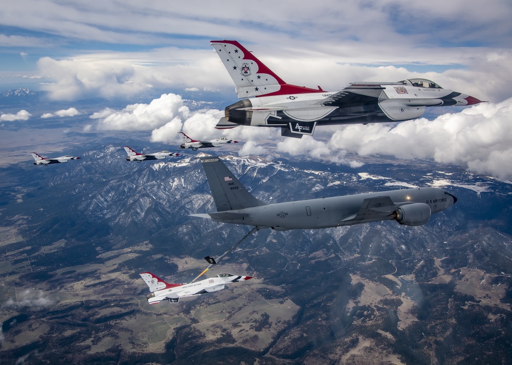 Thunderbirds perform #AirForceSalute to Colorado