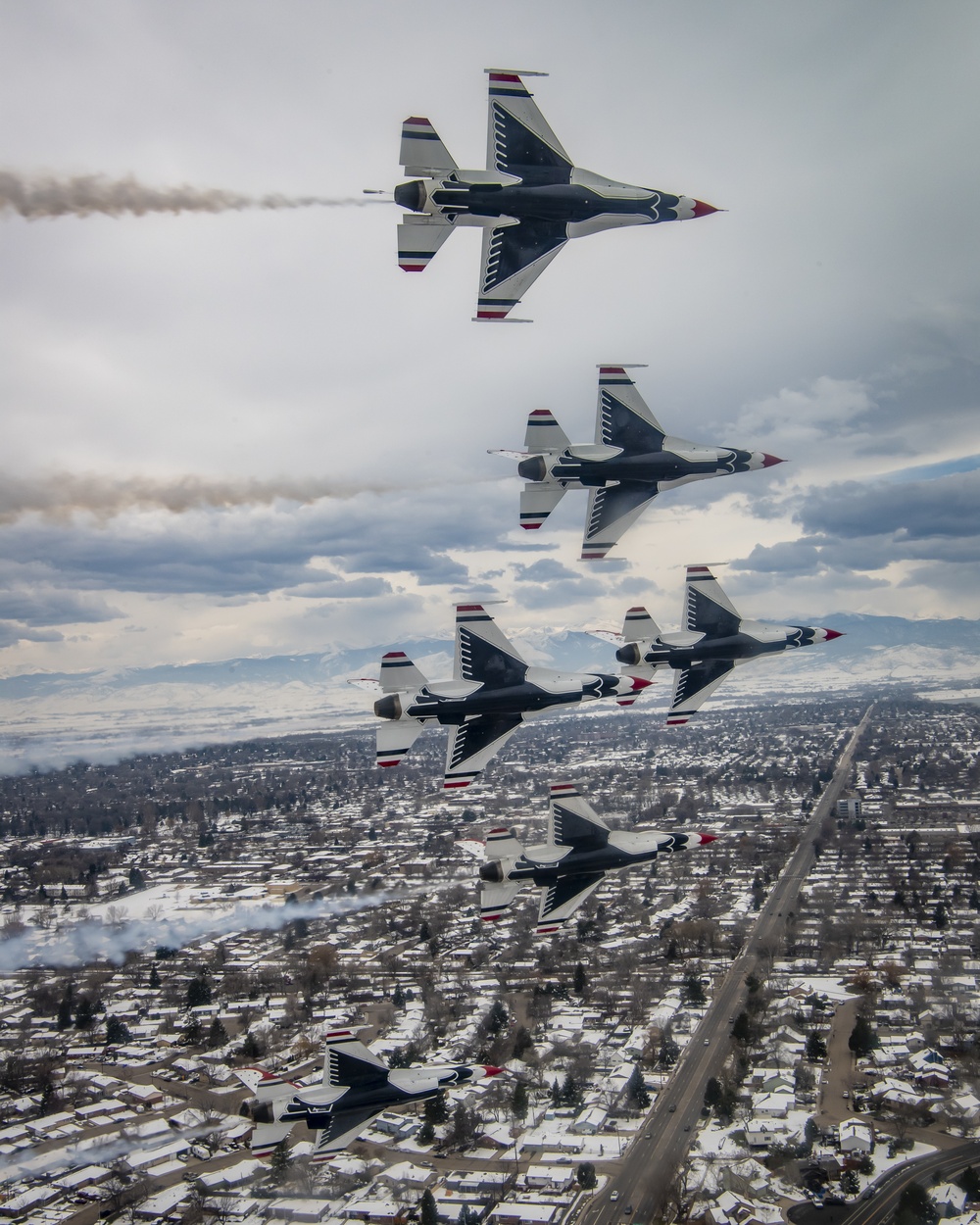 Thunderbirds perform #AirForceSalute to Colorado