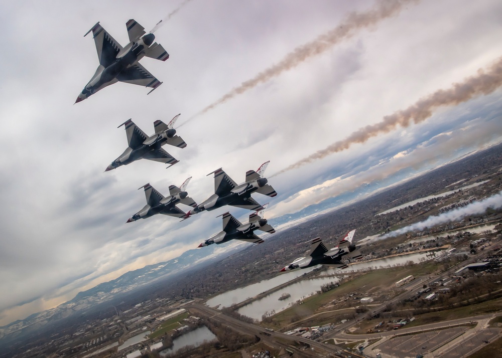 Thunderbirds perform #AirForceSalute to Colorado