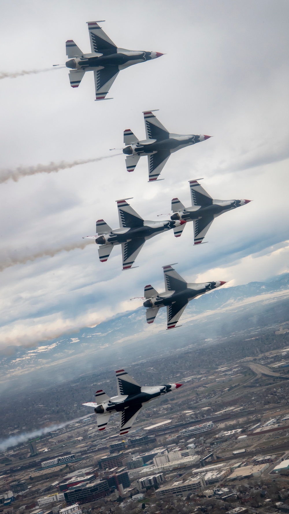 Thunderbirds perform #AirForceSalute to Colorado