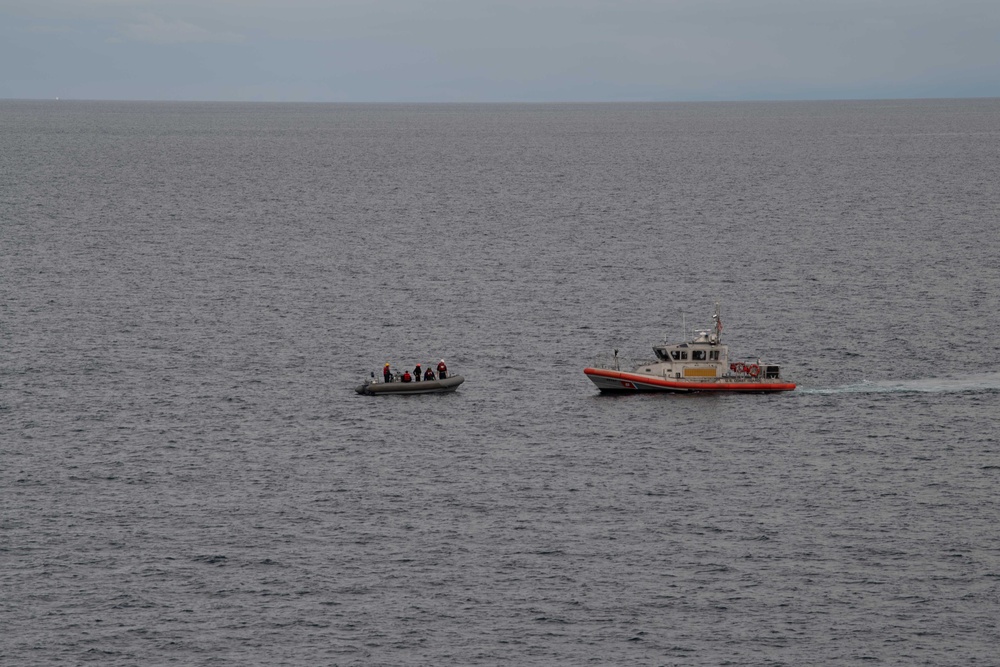 USS Princeton assists distressed mariner