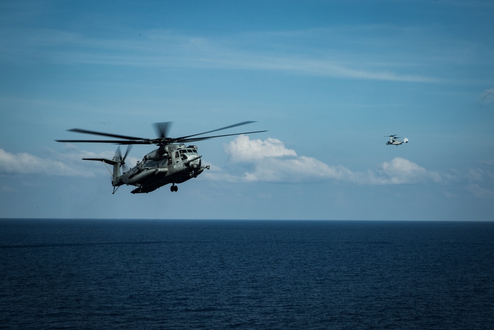 31st MEU, USS America conduct flight operations in South China Sea