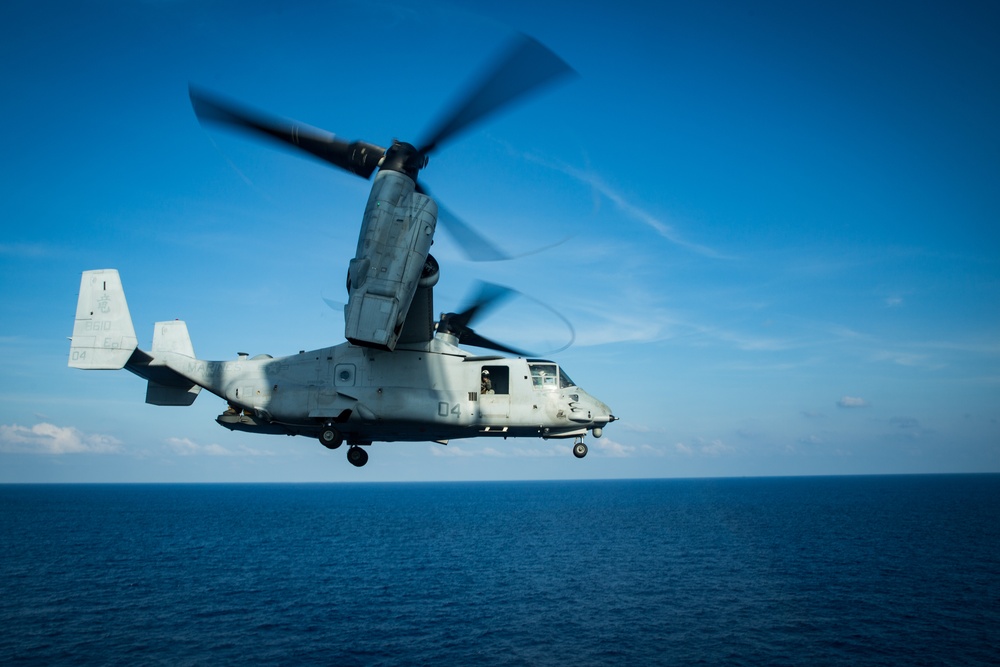 31st MEU, USS America conduct flight operations in South China Sea