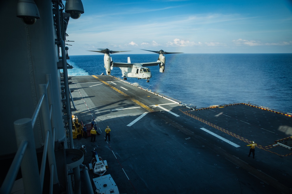 31st MEU, USS America conduct flight operations in South China Sea