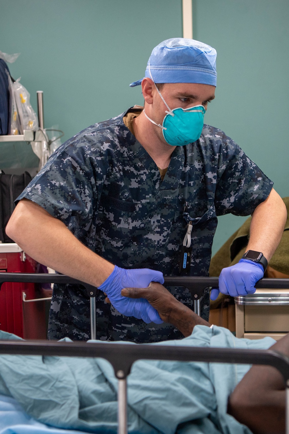 Ocala, Fla., Native Shakes Patient’s Hand Aboard USNS Mercy