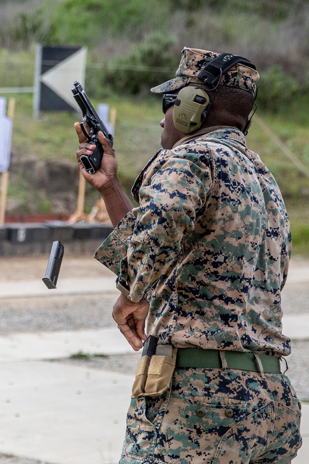 1st Intel Battalion Conducts Live-Fire Pistol Range