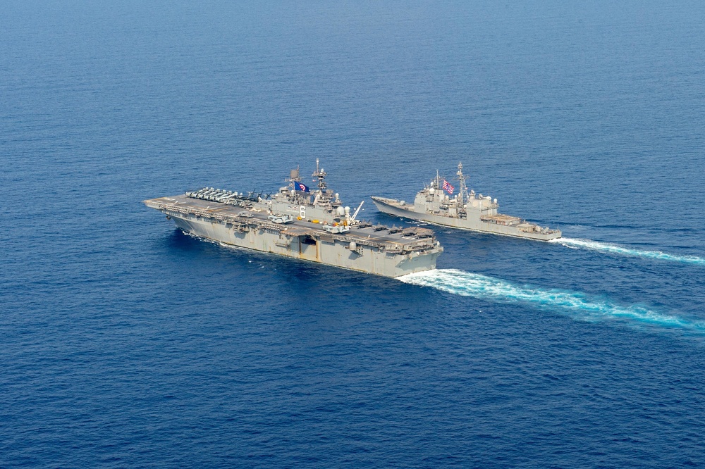 USS Bunker Hill (CG 52) Sails the South China Sea