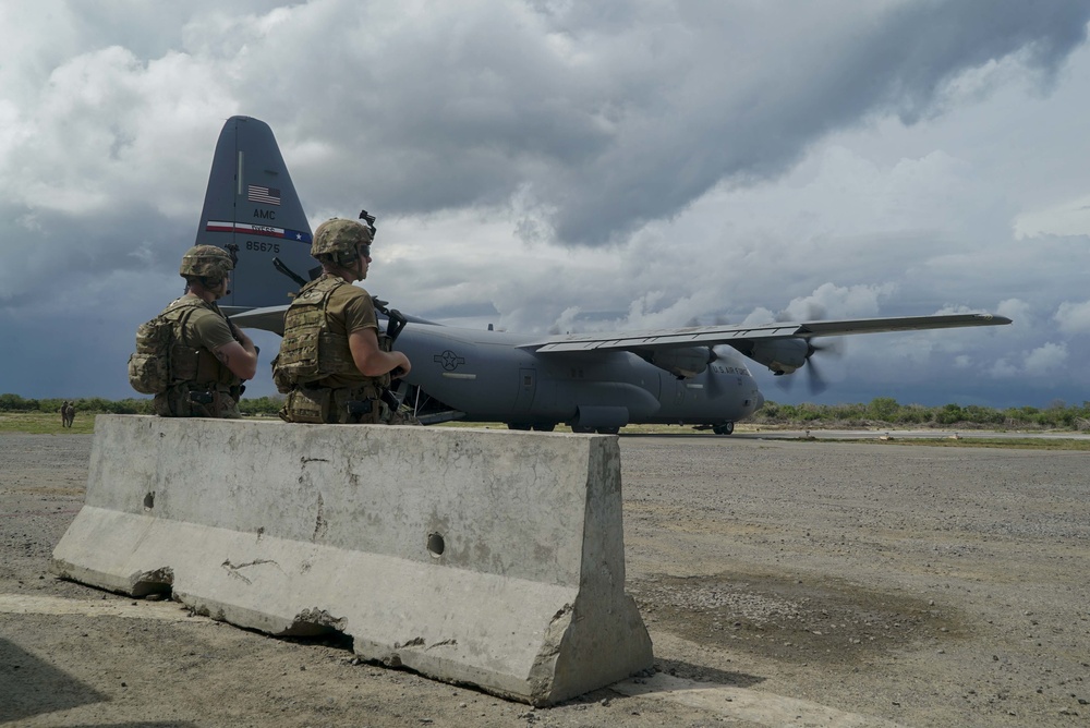 75th Expeditionary Airlift Squadron Delivers Supplies to Kenya