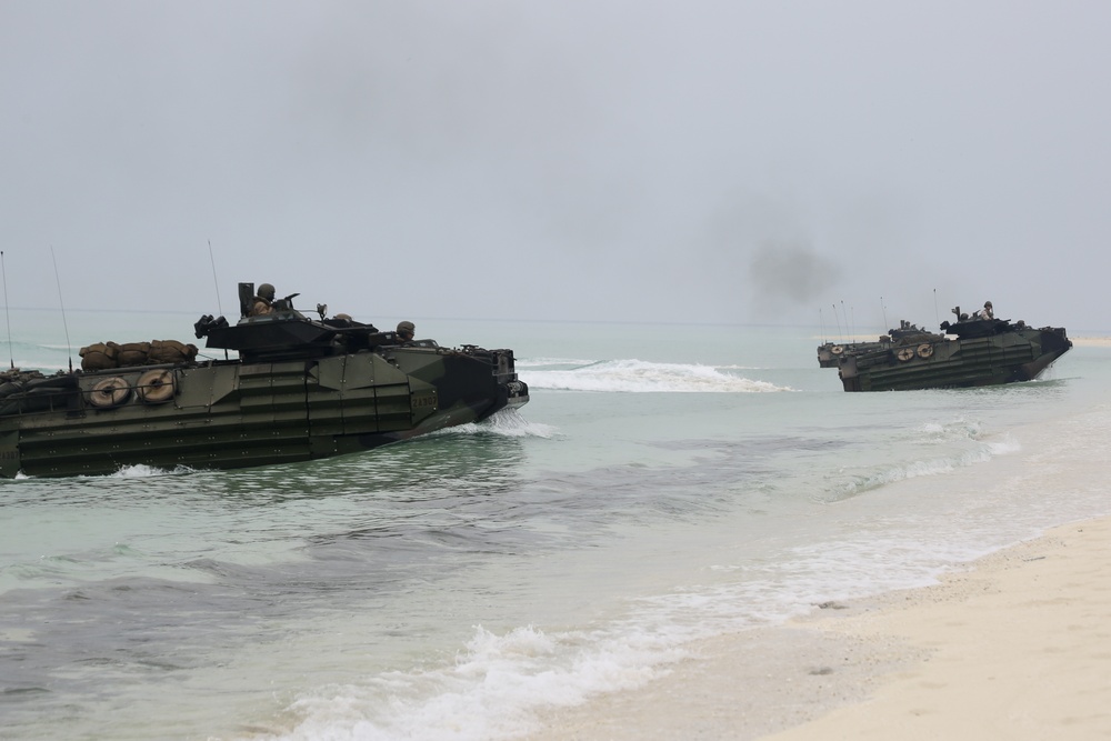 Golf Company conducts amphibious raid training on Karan Island, Saudi Arabia