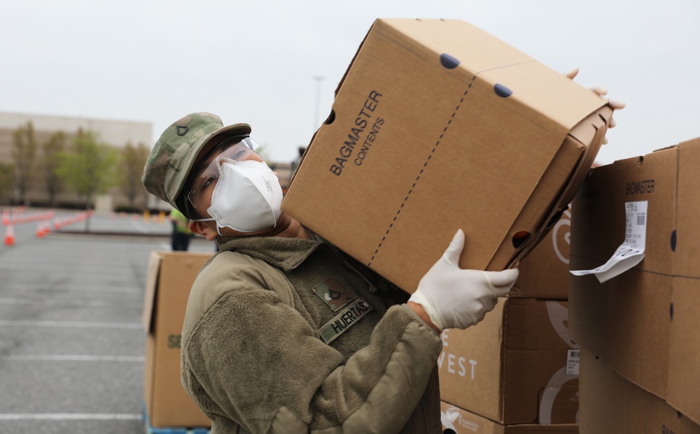 Delaware National Guard assists Food Bank of Delaware