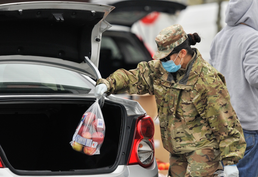 Delaware National Guard assists Food Bank of Delaware