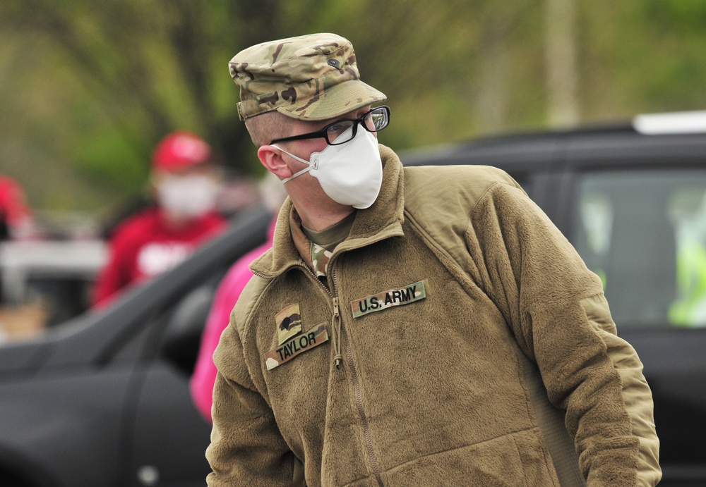 Delaware National Guard assists Food Bank of Delaware