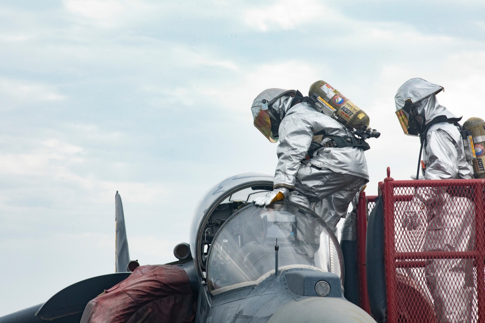 Flight Deck Fire Fighting, USS BATAAN (LHD 5)