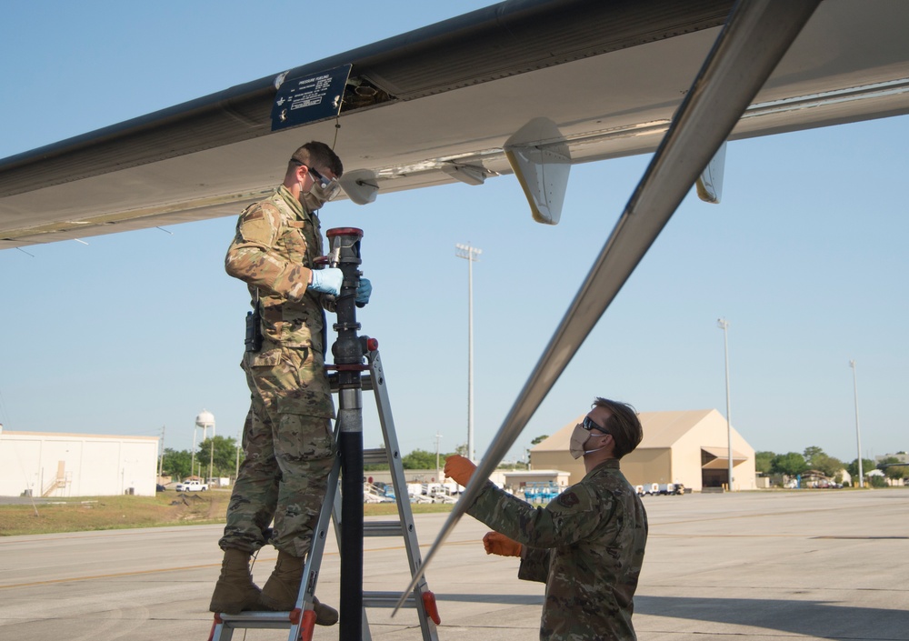 919th SOW maintainers: Socially distant, operationally ready