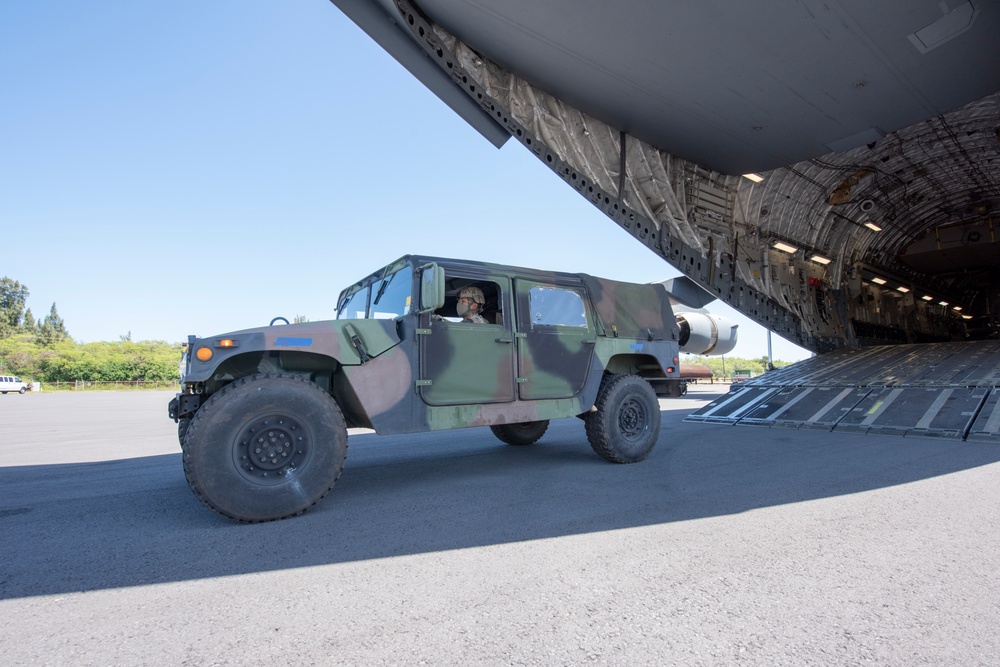 Hawaii National Guard airlift humvees to Maui in support of COVID-19 response