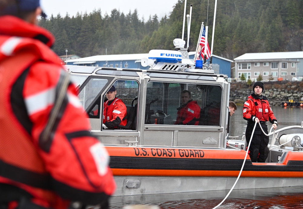 Station Ketchikan crews conduct tow training, Alaska